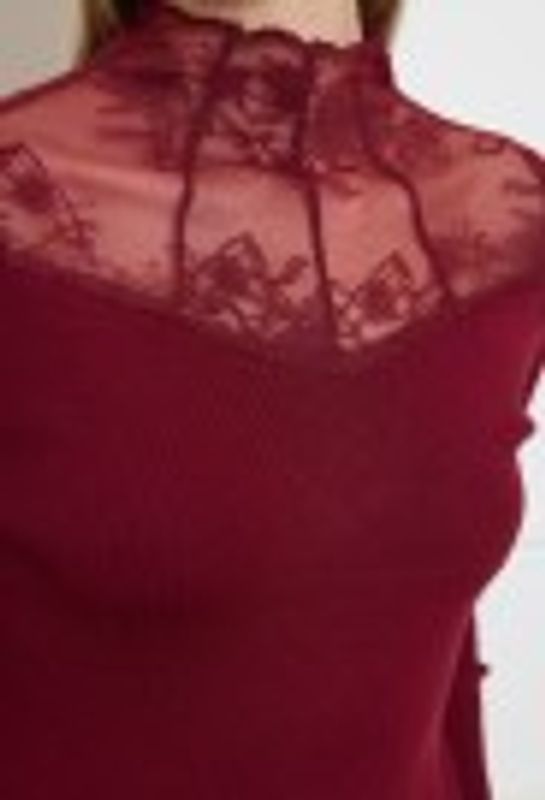 Cassie topp burgunder