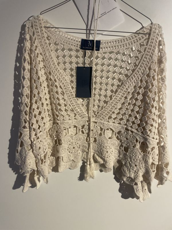 Blonde v bluse